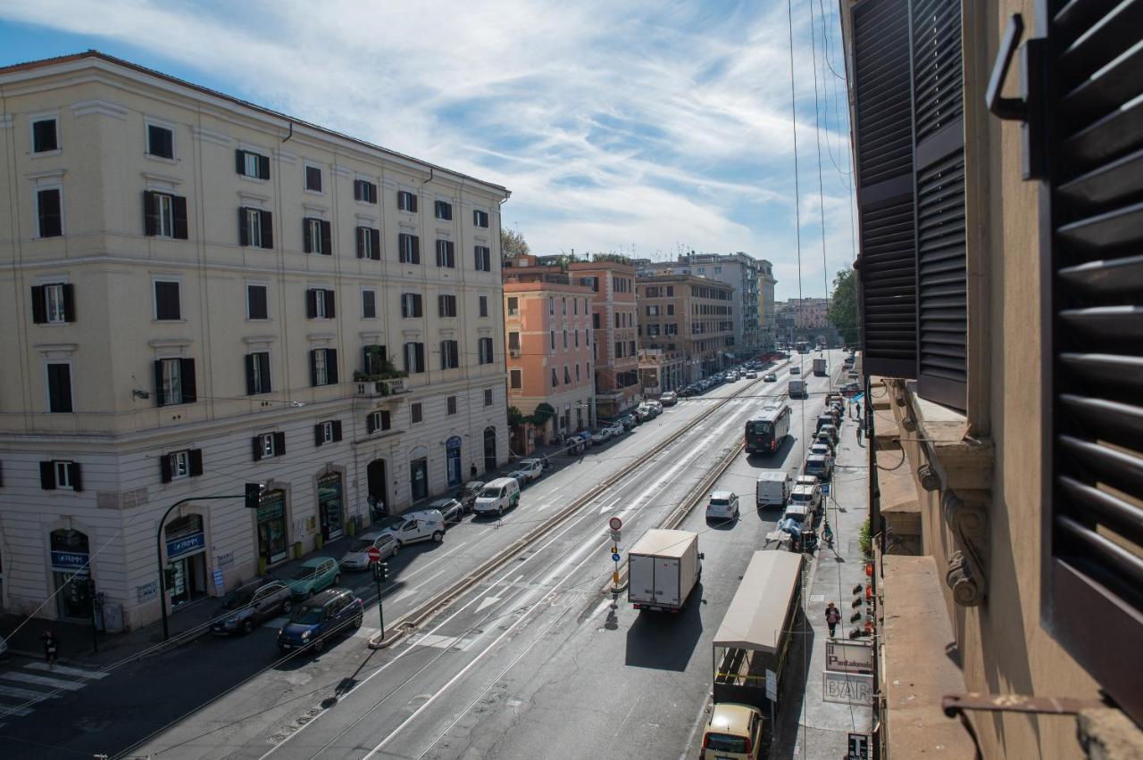 Dreams In Rome - Colosseum Apartment Bagian luar foto
